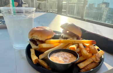 Nuvole Rooftop TwentyTwo signature dishes Beef Sliders
Mediterranean Chicken Wings
Cauliflower & Broccolini Vampiro